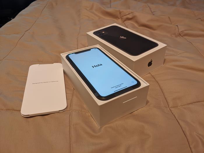 01-iPhone-Unboxing