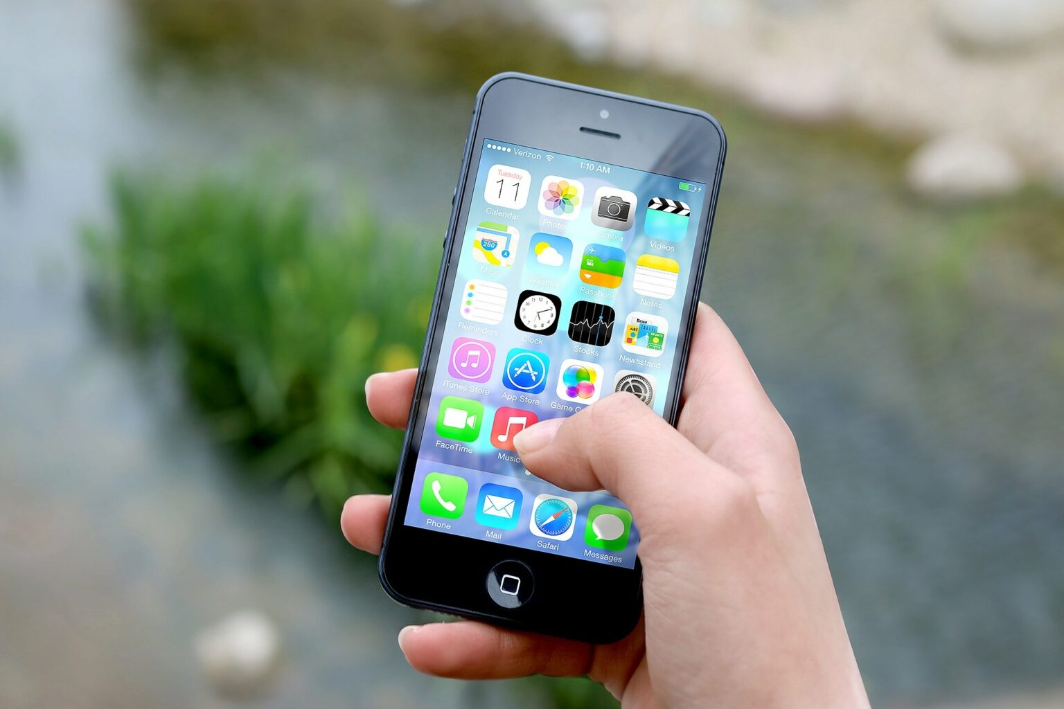 iPhone Messages App Featured